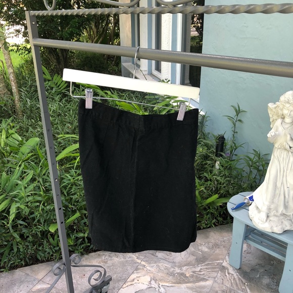 Newport News Black Shorts with Belt.  Size 6. - Picture 2 of 2